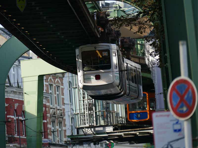 Teamoutfits-Textildruck-Wuppertal-Schwebebahn